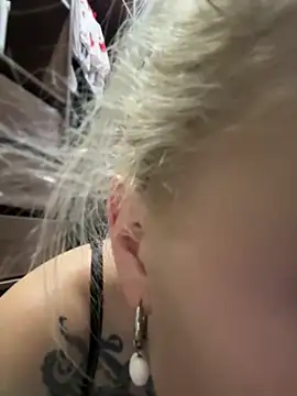 TeaseKitten-'s cam snapshot