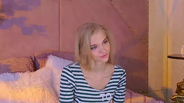 4example_Chloe's cam snapshot