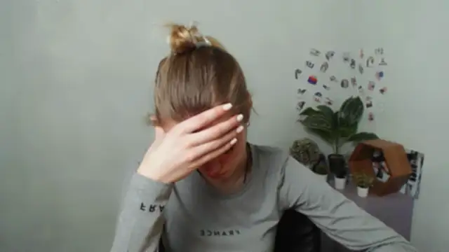 AliceFlirtt_'s cam snapshot