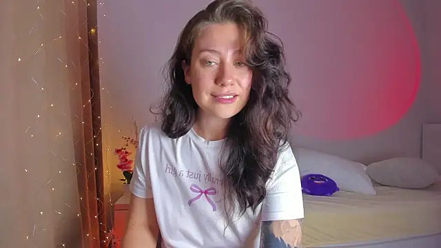 MiaKhallirae's cam snapshot