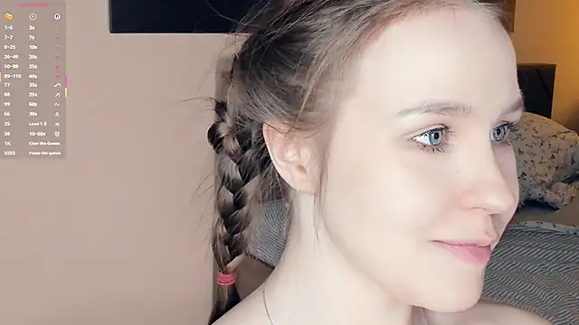 MaliaBourraine live sex cam