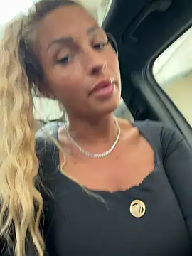 LovingBlondie live sex cam