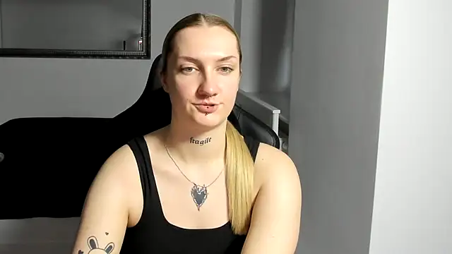 AlexaTease's cam snapshot