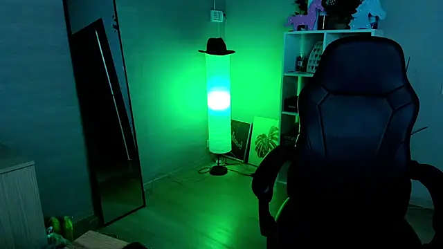 O1d_Lady's cam snapshot