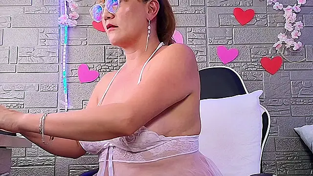 naomi_diamond_'s cam snapshot