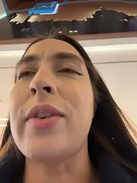 Holly_Play's cam snapshot