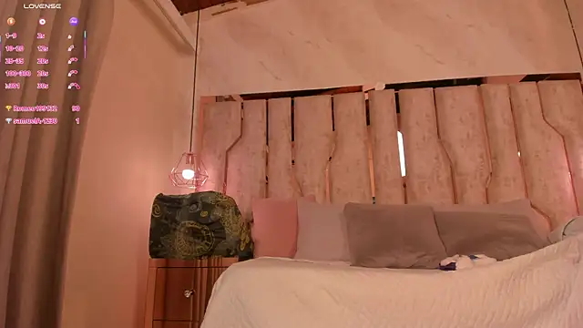 ari_monet live sex cam