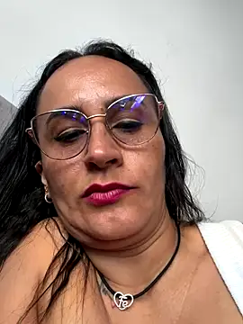 Sara_Charmy's cam snapshot