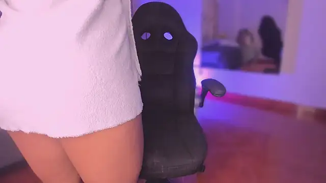 Emmily_Savage's cam snapshot