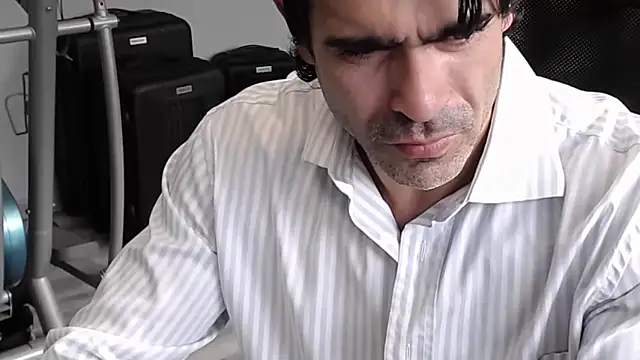 latinoo23bom live sex cam