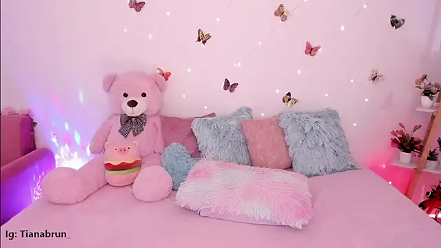 Zara_uwu_'s cam snapshot