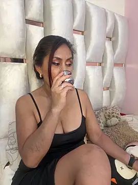 MonicaMoret's cam snapshot