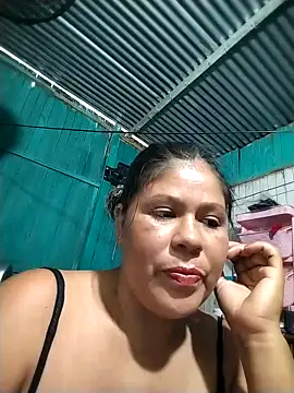 hotmom33's cam snapshot