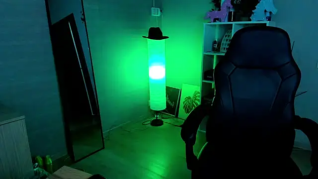 O1d_Lady's cam snapshot