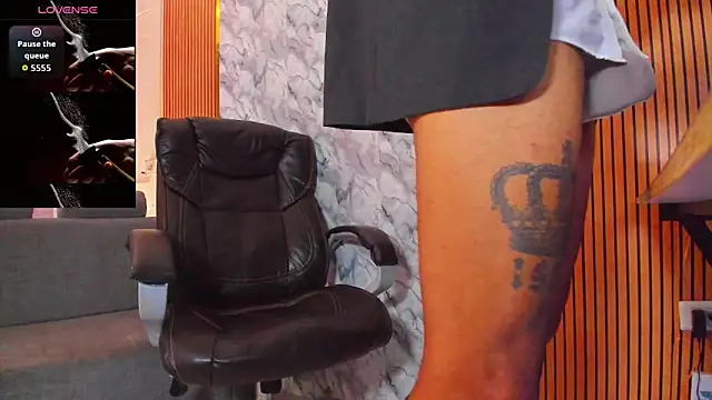 Hideintheoffice's cam snapshot