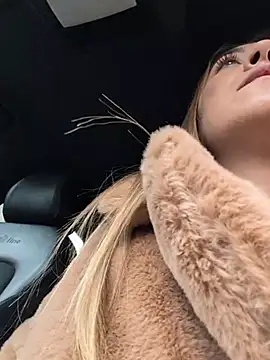 Risky_girl23's cam snapshot