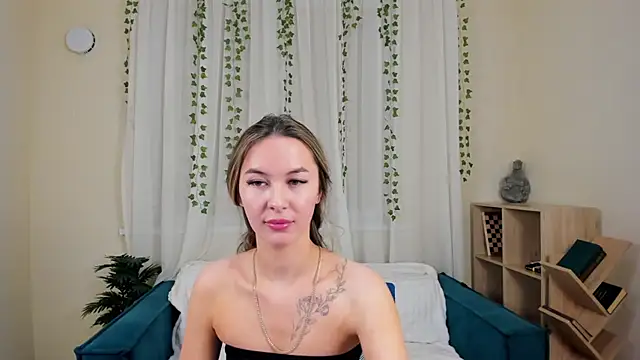 LunaCurly_'s cam snapshot