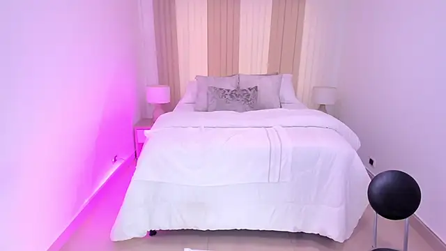 Leah_Grey's cam snapshot