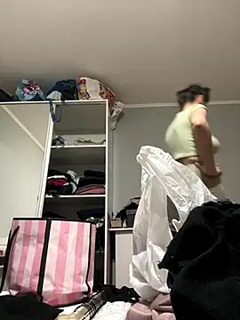 bunnythetailor's cam snapshot