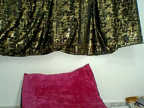 PrettyPrincess14's cam snapshot