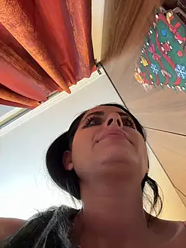 Hotmomcheckk_'s cam snapshot