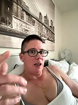 voluptuous-minx's cam snapshot