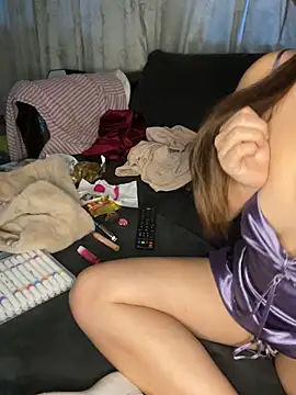 StudentinLeonie's cam snapshot