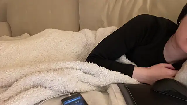 ijustturned18today's cam snapshot