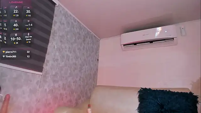 isa_bellaax's cam snapshot