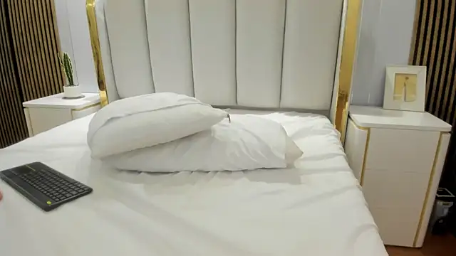 Miah_Scarlet's cam snapshot