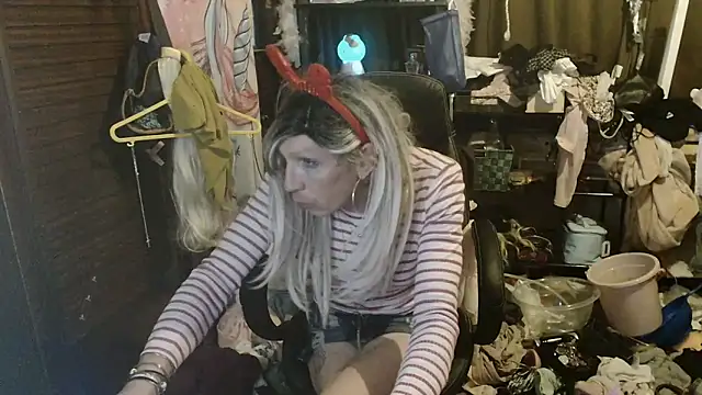 Ombeline1 live sex cam