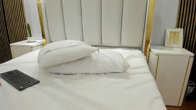 Miah_Scarlet's cam snapshot