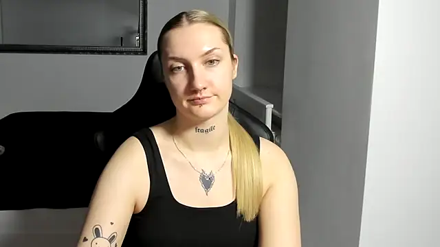 AlexaTease's cam snapshot