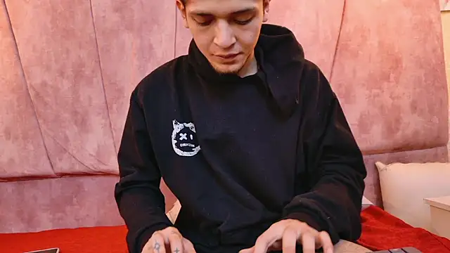 CharlotteandTaylorr's cam snapshot