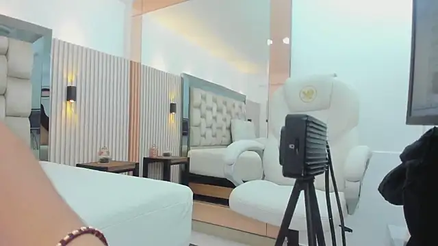 noah_pariss's cam snapshot