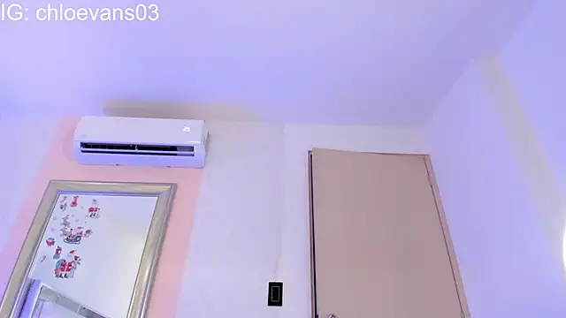 Chloe_evans__'s cam snapshot