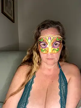 largeboobies30's cam snapshot