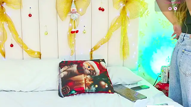 Sara_Desire's cam snapshot