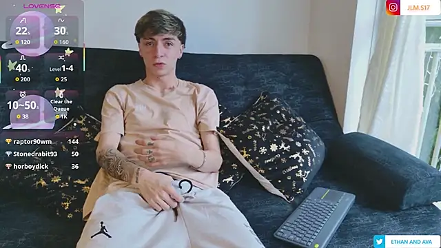 ethan_and_ava's cam snapshot