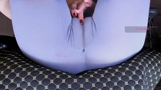 Cameltoe_squirt_inPants's cam snapshot