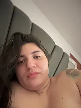 horny_roomiess's cam snapshot