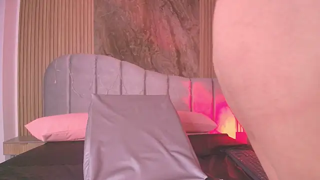 chloe_leroy_'s cam snapshot