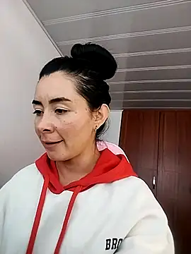 NathyMilf_'s cam snapshot