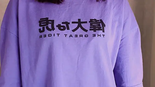 YvonneShames's cam snapshot