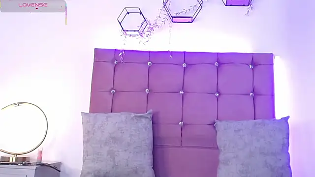 Naomi_Brown1_'s cam snapshot