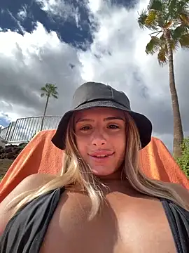 SophieVJ's cam snapshot