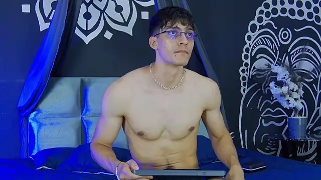 AlessioVitale's cam snapshot