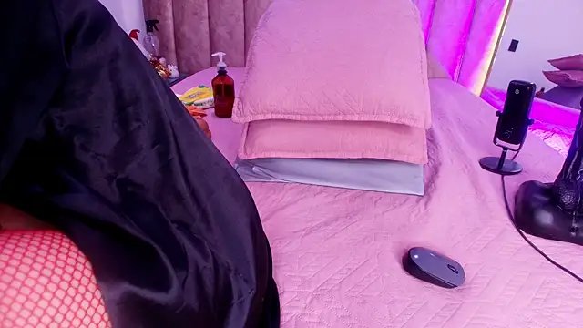 Auroraa_miller's cam snapshot