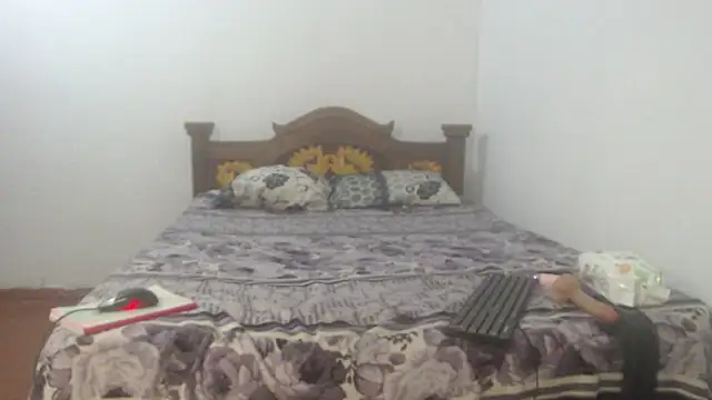 zaira_fire_'s cam snapshot