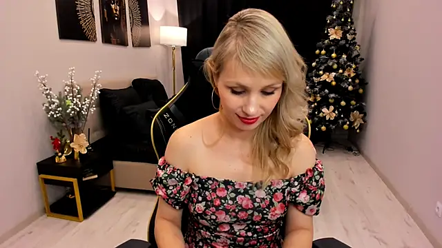 LindaSandy_1's cam snapshot